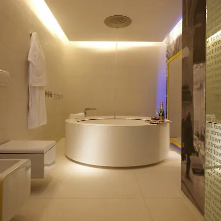 Town House Street فندق *